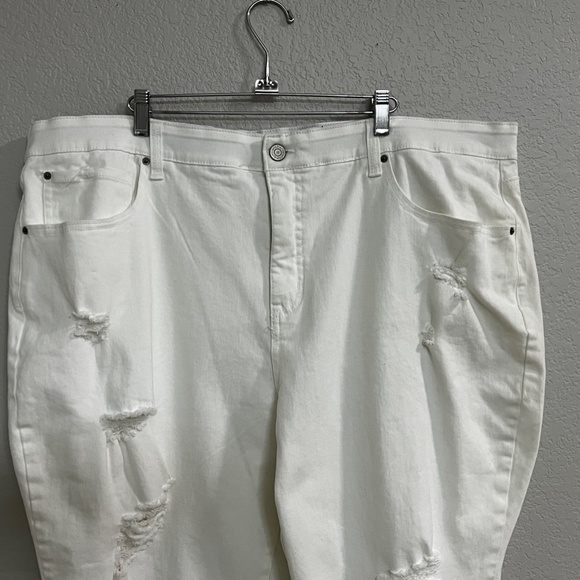 Terra & Sky White Distressed Crop Jeans - Picture 4 of 10